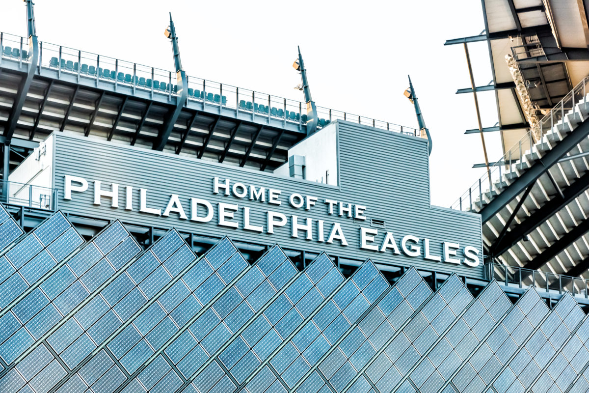 Eagles QB suffers fractured back