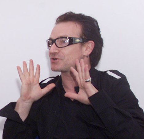 Bono_U2_at_Prague_2000_IMF